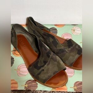 1.STATE Celvin Womens Camo Green Brown Leather Flat Open Toe Sandals Shoes sz 11